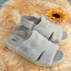 Anne Klein Faux Fur Slingback Platform Sandals Cream Sz 9